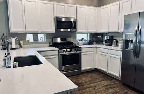 Sunset Farms House | Location Location! 5 Bed 3 Bath Home