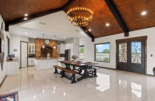 Hargill Villa | Lone Star Luxury Ranch - 4-Bed, 3-Bath, Swimming Pool, Grill, Washer/Dryer, WiFi