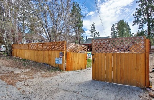 Big Bear Lake Cabin | Lovely 1-bedroom cabin in Big Bear Lake/Monthly Rent