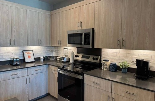 Mission Apartment | Lovely 2-bedroom apartment off the Express Way