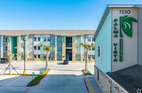 Mission Apartment | Lovely 2-bedroom apartment off the Express Way