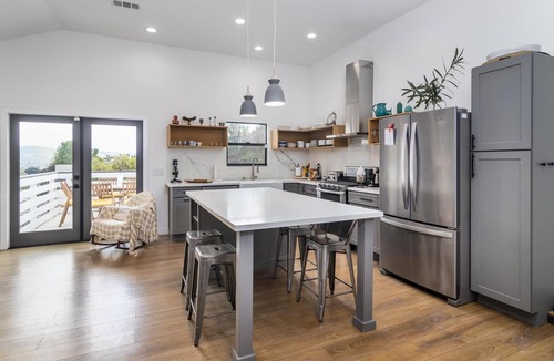 Eagle Rock House | Lovely 3BR Retreat Home in Highland Park