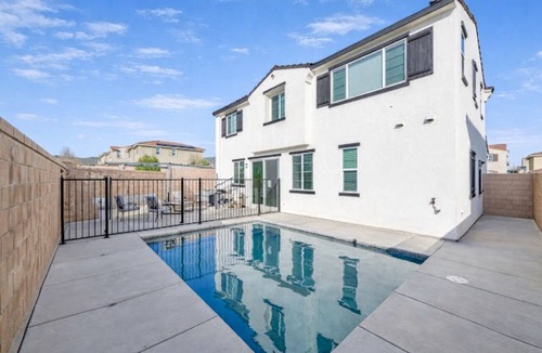 Patton House | Lovely 4-bedroom pool house in North Fontana