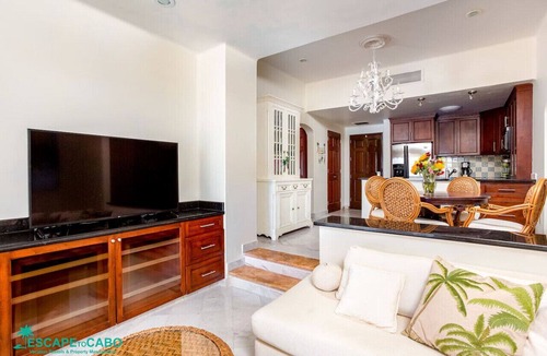 San Jose del Cabo Condo | Lovely Beachfront 1BR Condo at Casa Del Mar