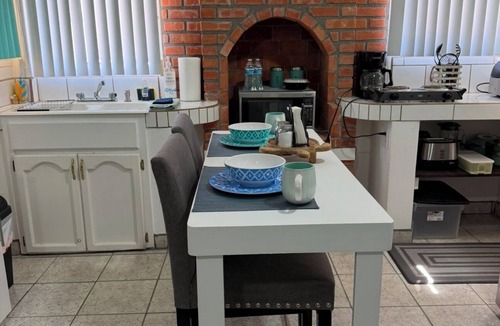 Acapulco Apartment | Lovely Casita, Quality Lodging by the Beach.