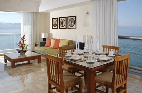 Isla Iguana Condo | Lovely Romantic Getaway