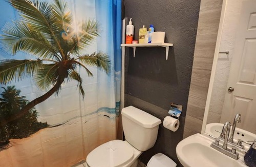 Almacen Apartment | Lovely studio apartment with balcony AC & wi-fi, minutes from downtown!