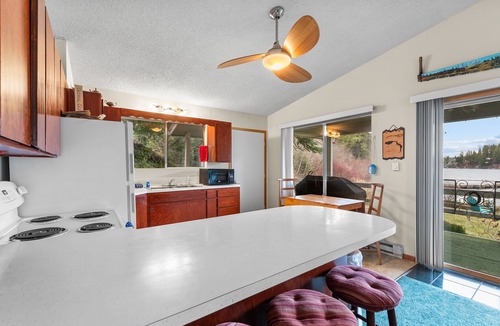 Rathdrum House | Lower Twin Lakes - Classic Lakefront Cabin