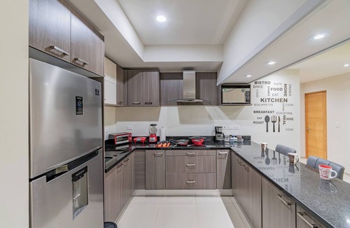 Zona Dorada Condo | Lujoso Condominio Tiburon a 3 Cuadras de la Playa