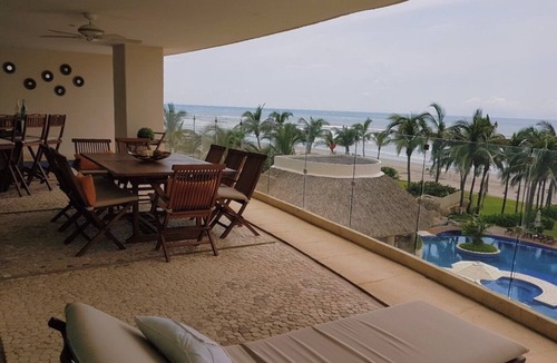 Boulevard Barra Vieja Apartment | Lujoso Departamento en frente de la playa /Great apartment in front of the beach