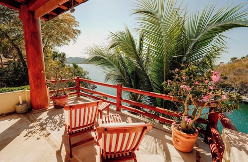 Zihuatanejo House | Luna Kuku Private Beachfront Villa with Chef, Kayaks & Luxury Amenities