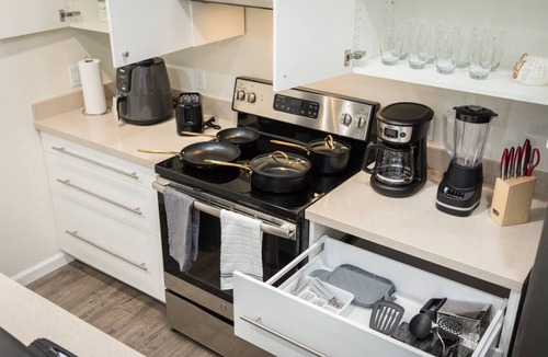 McAllen Apartment | Lux, First Floor, Fast-WiFi King Size