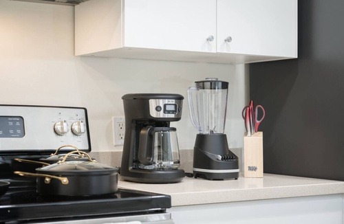 McAllen Apartment | Lux, First Floor, Fast-WiFi King Size
