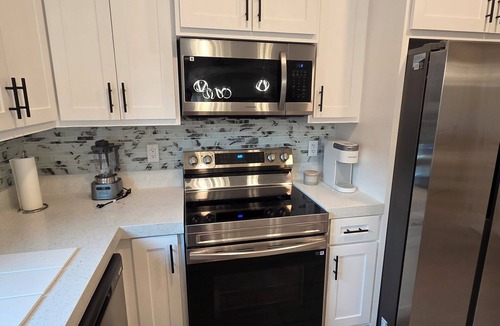Brownsville House | Lux Modern 3BR/2BA Duplex Brand New & Furnished
