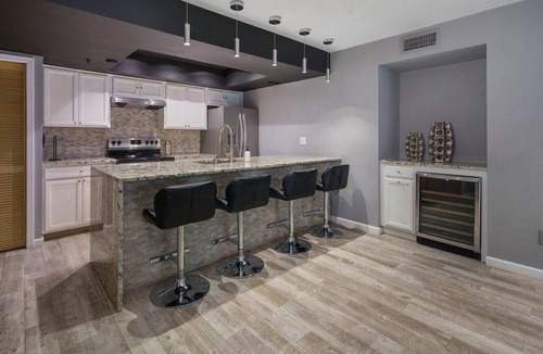 South Scottsdale Condo | Lux Scottsdale - Luxury Remodel (Walk to Old-Town and Spring Training)