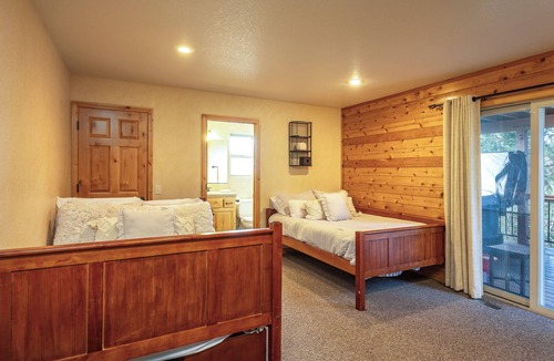 Castle Glen Estates Ski Chalet | LUXE Castle Glen, ski slope views, spa, game room, 4 decks
