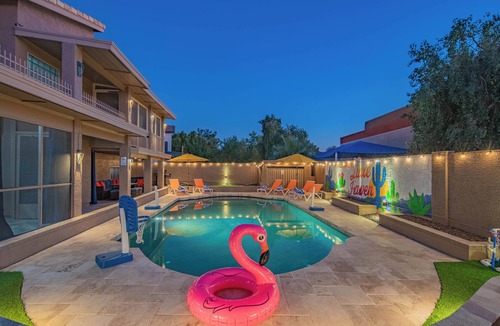 Glendale House | Luxe Haven! Heated Pool, Spa, Sauna, Golf, Theatre, Gym & Games!