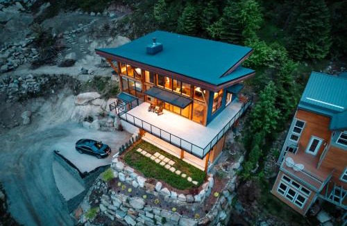 Nelson Villa | Luxe Modern Timberframe - Iconic Panorama Views with AC