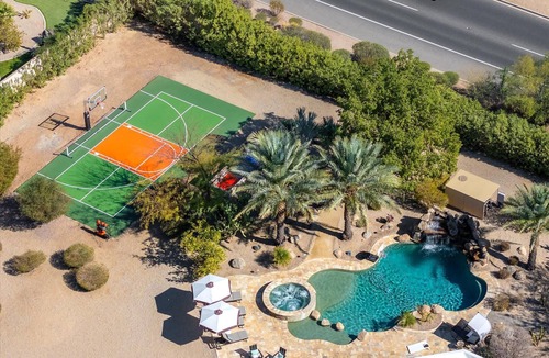Paradise View Estates House | Luxe PV Retreat - Pickleball - Heated Pool - Sauna