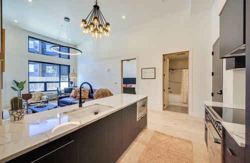 Sandpoint Condo | Luxe Schweitzer Condo w/Hot Tub: Ski-In/Ski-Out!
