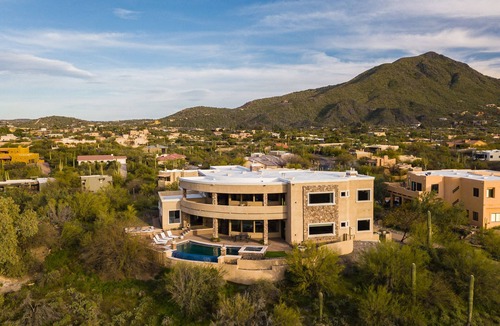 Cave Creek House | Luxe Scottsdale Desert Oasis Infinity Pool, Spa, Panoramic Views + Firepit