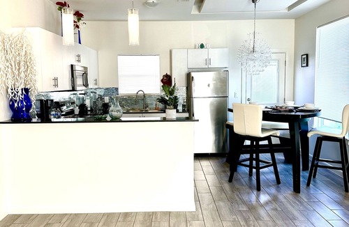 Pharr Apartment | Luxorous, stylish condo near Medical/south Mcallen