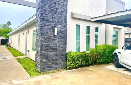 Pharr Apartment | Luxorous, stylish condo near Medical/south Mcallen