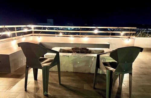 Juriquilla House | Luxurious 5-Bedroom House with air-conditioning & Private Rooftop in Juriquilla