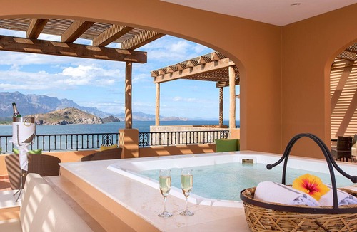 Loreto Apartment | Luxurious Beachfront Retreat with Stunning Ocean Views in Loreto