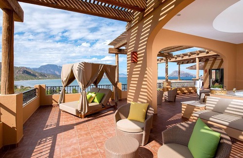 Loreto Apartment | Luxurious Beachfront Retreat with Stunning Ocean Views in Loreto