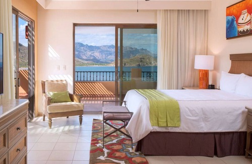 Loreto Apartment | Luxurious Beachfront Retreat with Stunning Ocean Views in Loreto