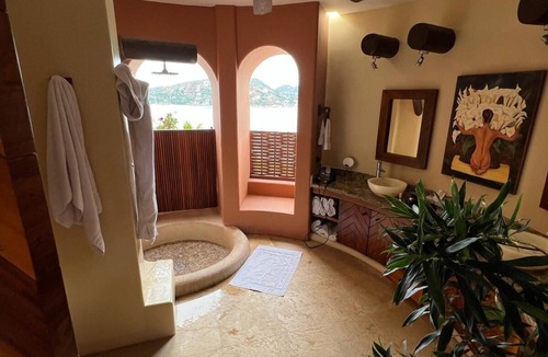 Playa la Madera Condo | Luxurious Condo with Stunning Bay Views in Zihuatanejo