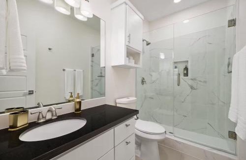 McAllen Apartment | Luxurious Condo with Pool & Garage Close to Shopping