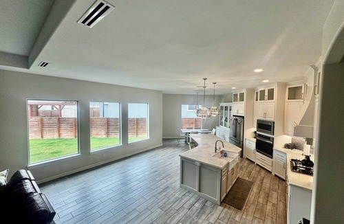 Edinburg House | Luxurious Gated 3BR, Relax No Chore Dog friendly rental