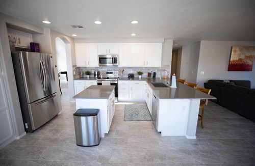 Sierra Verde at Arrowhead Ranch House | Luxurious Home on "The Lakes"! Pool & HOT TUB! Great Golf Course!