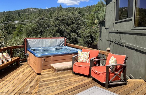 Idyllwild House | Luxurious Home With Spectacular Views, Spa & Ping Pong Table