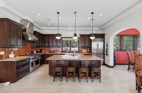 Lincoln Heights House | Luxurious Paradise Valley Mansion with a Private Pool
