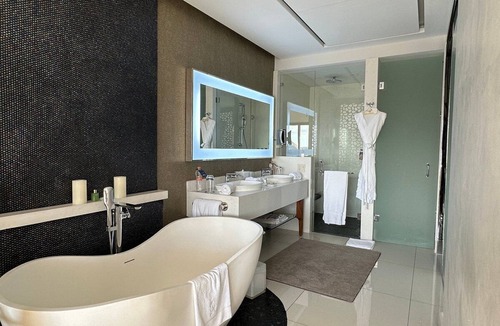 Cabo San Lucas Resort | Luxurious Resort on the beach of the Sea of Cortez (UNESCO WHS) in Los Cabos.