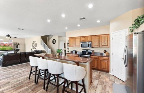 Camino a Lago House | Luxurious, spacious 5-bedroom retreat with resort style backyard, near stadiums