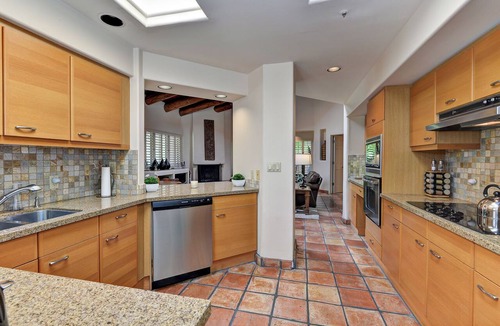 Pinnacle Peak House | Luxurious villa with golf, hot tub & pool.