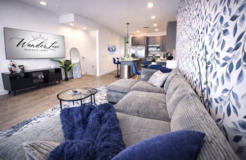 Camelback East House | Luxury 3BR Townhome: Pool- King Beds- Garage- Close to Airport