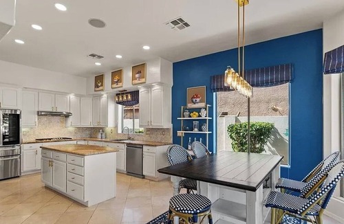 Val Vista Lakes House | LUXURY 4 BD, HOT TUB, ON WATER IN VAL VISTA LAKES, SLEEPS 10