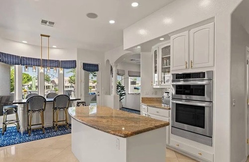 Val Vista Lakes House | LUXURY 4 BD, HOT TUB, ON WATER IN VAL VISTA LAKES, SLEEPS 10