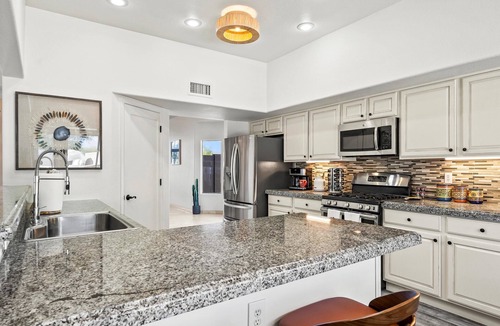 Rancho Vistoso House | Luxury 4BR Retreat w/Heated^ Pool, Spa, Game Room & 98” Smart TV - New Listing