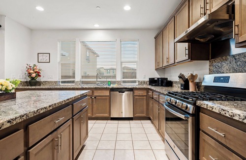 Ontario House | Luxury 5BR/7 Beds/5 Kings/3TVs/Soft Water+Purified