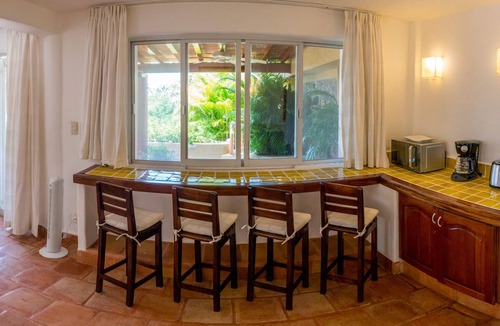 Zihuatanejo Condo | Luxury And Peaceful Little Condo With Direct Access To The Beach