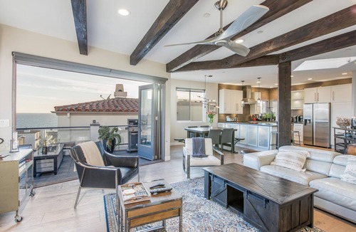 Sand Section House | Luxury beach vacation - Ocean view bright and fun