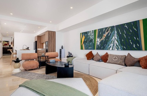 Las Glorias Condo | Luxury Beachfront Condo 3BD, Harbor 171 & 8 pools 3BD Condo for rent in North Ho