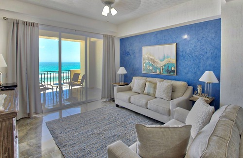 Ferrocarrilera Apartment | Luxury Beachfront Studio with Balcony and Ocean Views