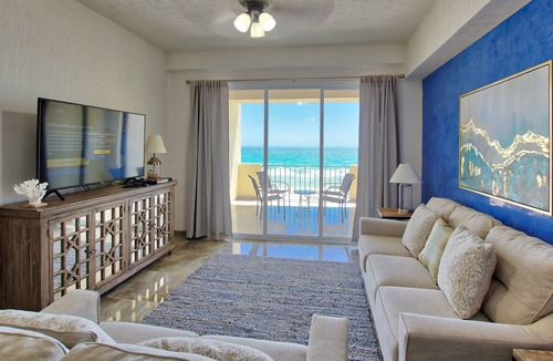 Ferrocarrilera Apartment | Luxury Beachfront Studio with Balcony and Ocean Views